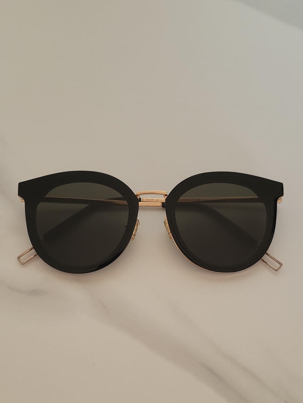 GENTLE MONSTER Merlynn Black and Gold Round Sunglasses